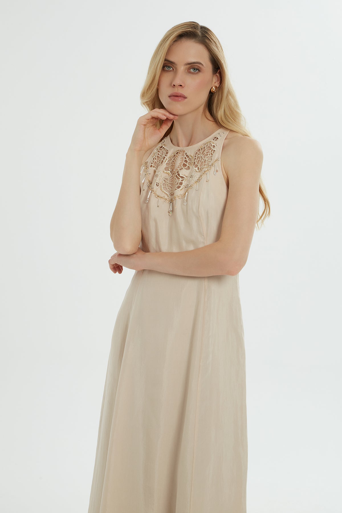 Nakış Detaylı Uzun Kolsuz Elbise