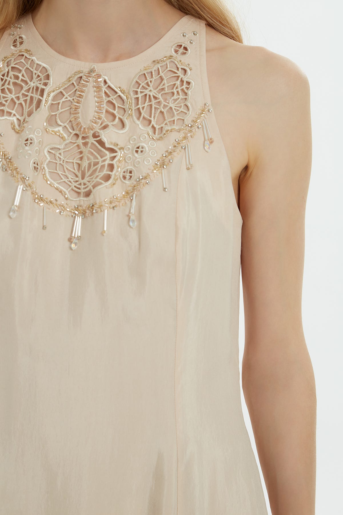 Nakış Detaylı Uzun Kolsuz Elbise