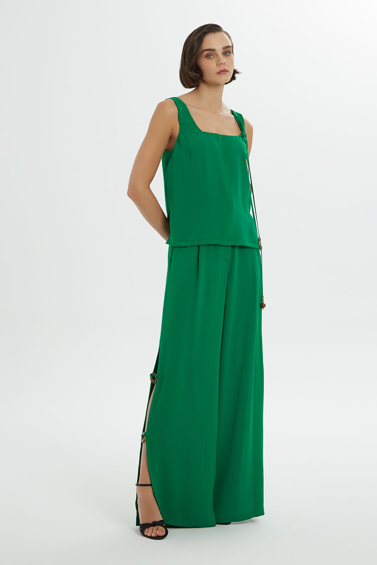 Kalın Askılı Pantolonu Yandan Yırtmaçlı Takım