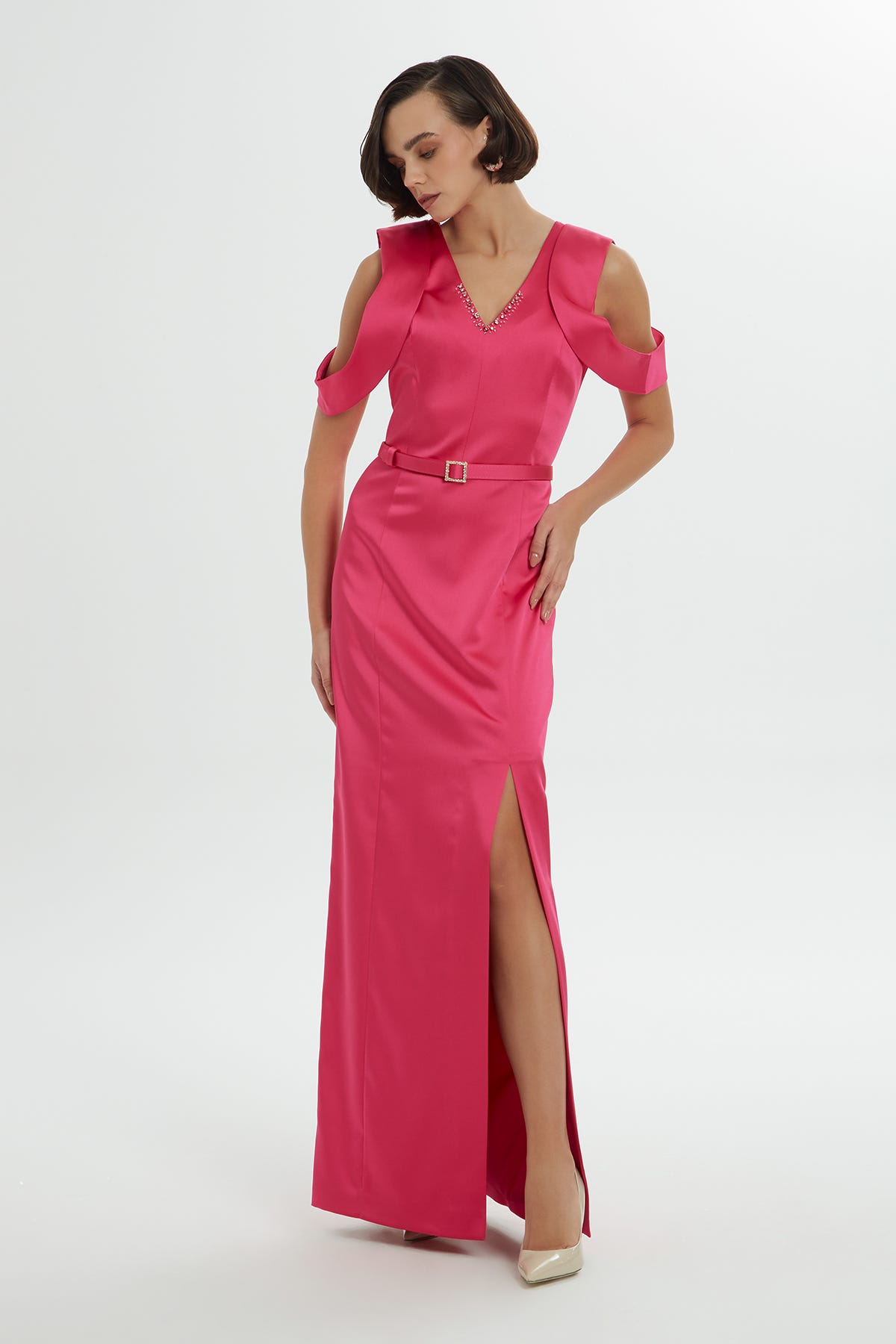 V Yaka İşleme Detaylı Yırtmaçlı Uzun Abiye Elbise