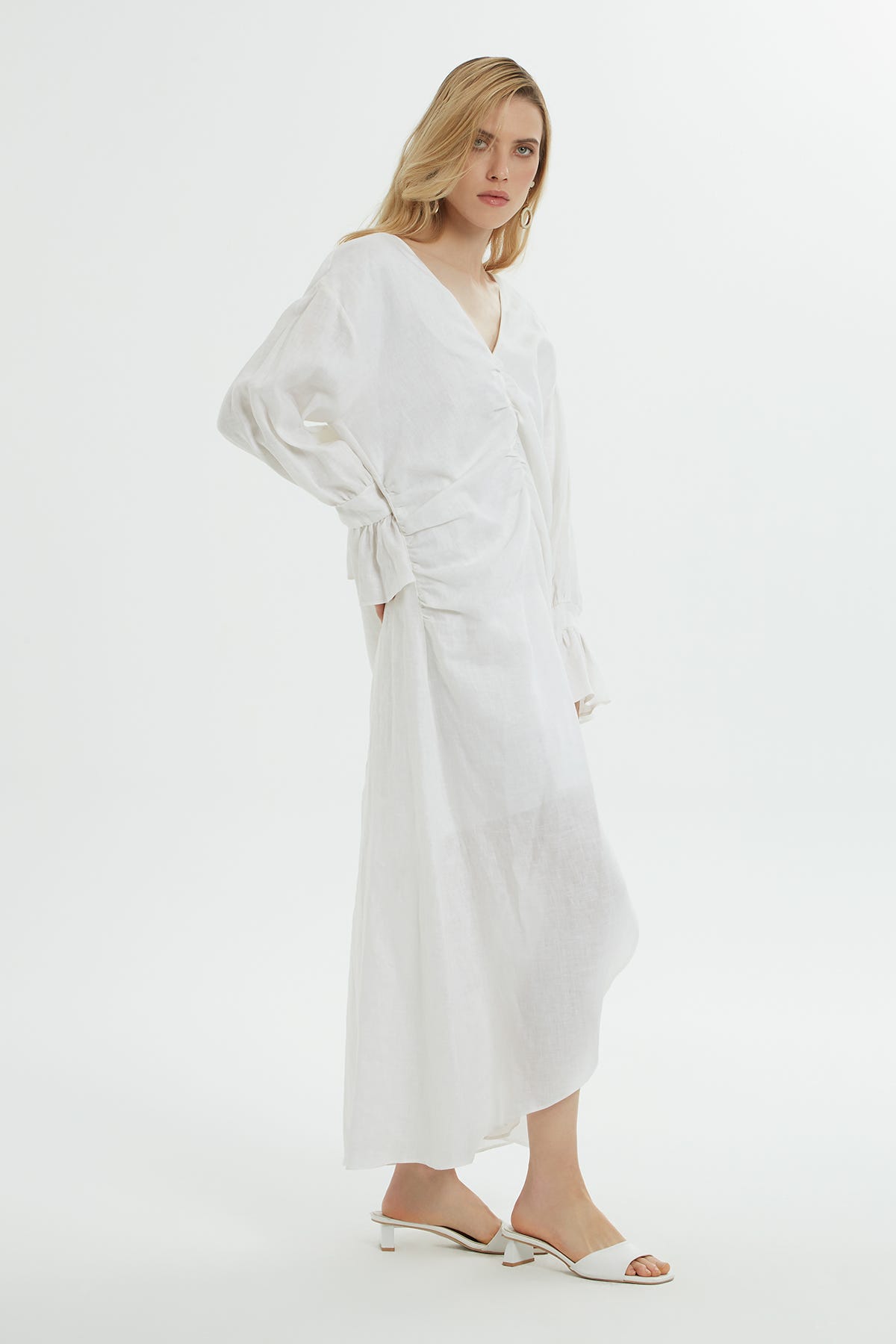 Sırt Dekolteli Önü Büzgülü Midi Elbise