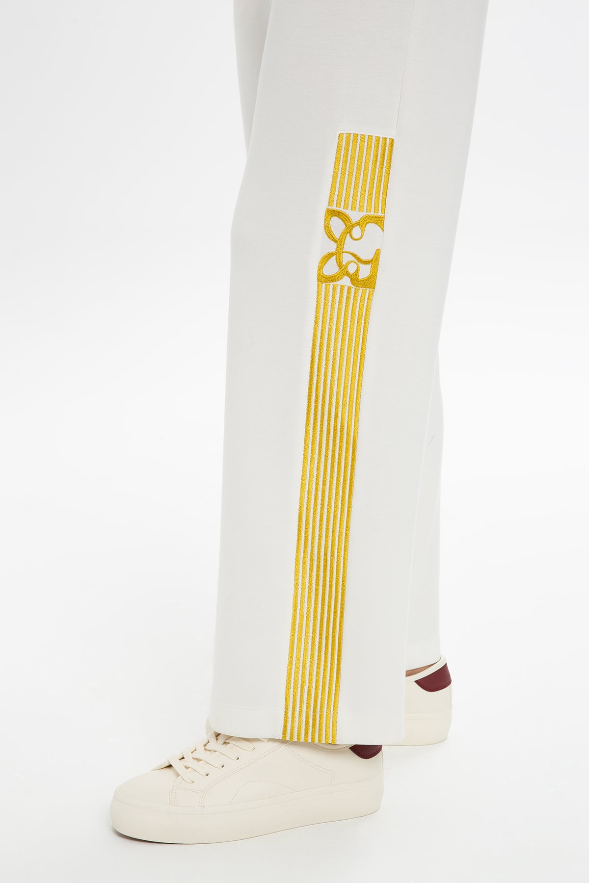 Nakışlı Rahat Kesim Eşofman Altı