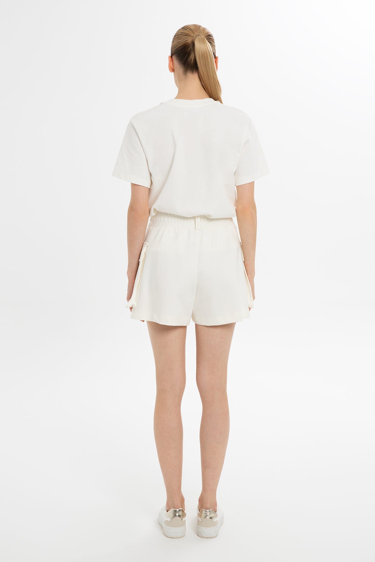 Büyük Cep Detaylı Beli Lastikli Şort