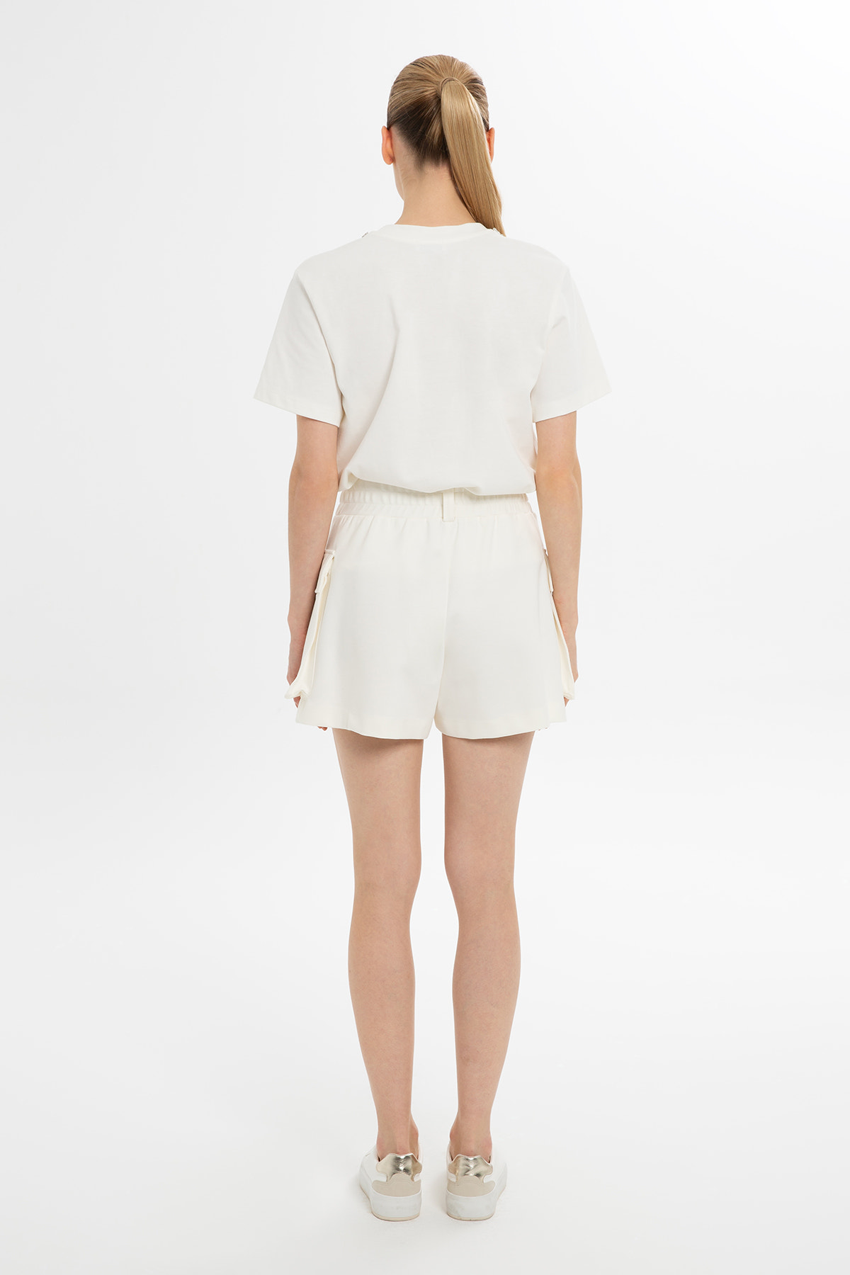 Büyük Cep Detaylı Beli Lastikli Şort