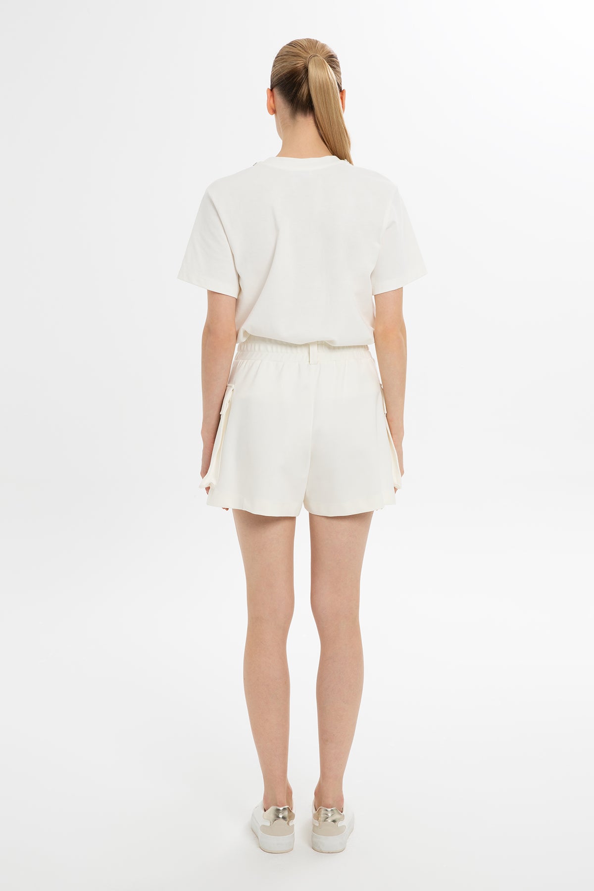 Büyük Cep Detaylı Beli Lastikli Şort