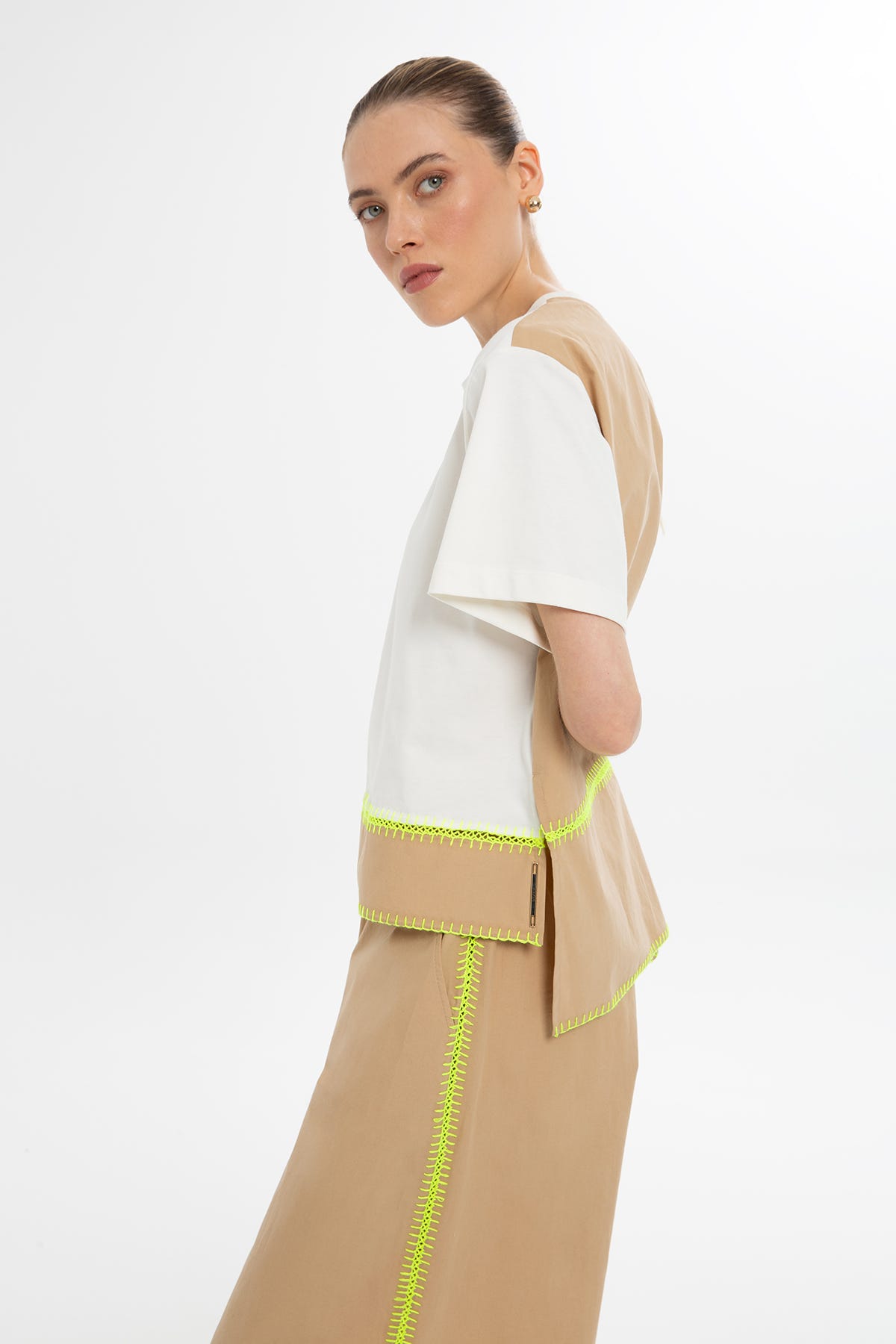 Neon Dikiş Detaylı T-Shirt