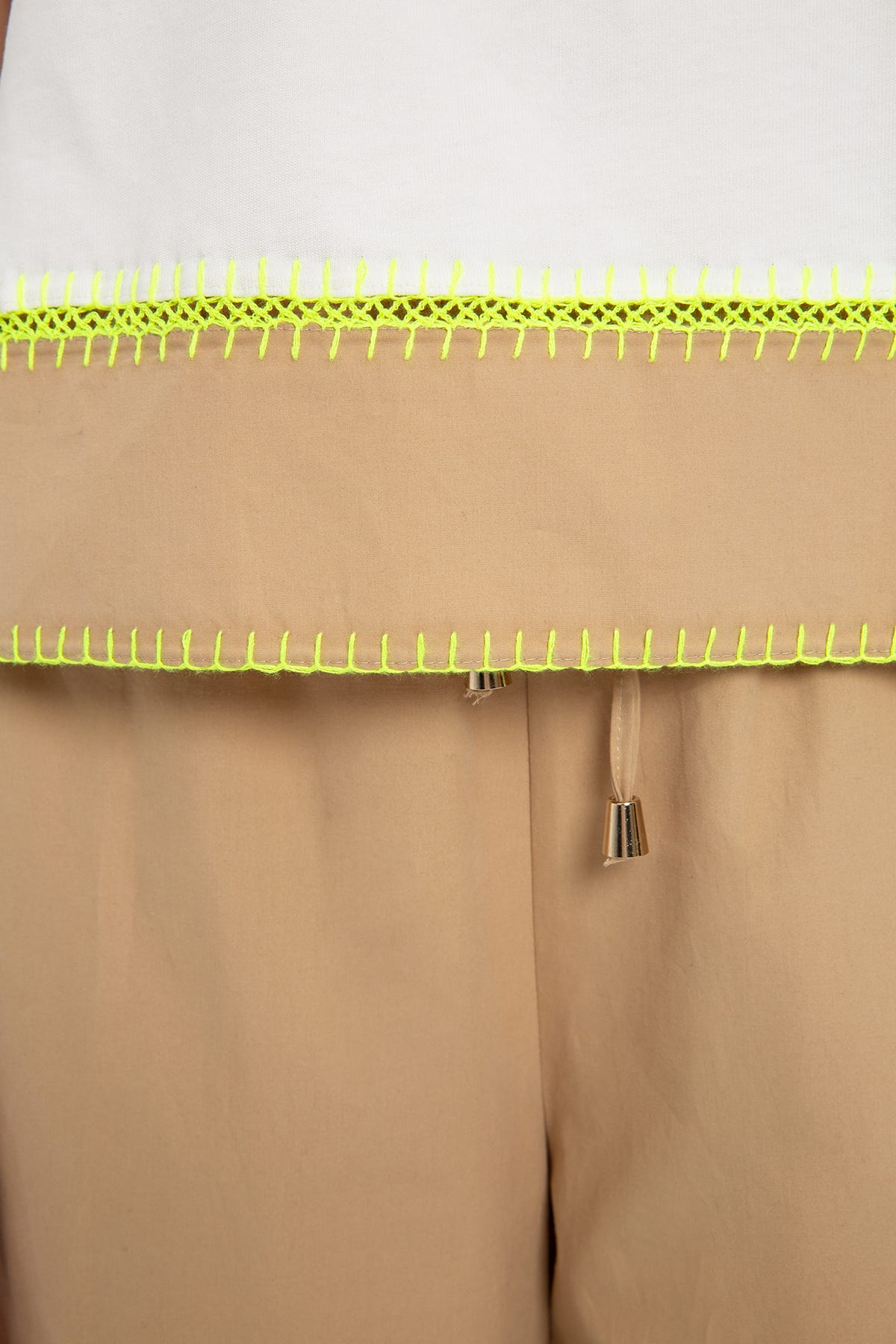 Neon Dikiş Detaylı T-Shirt