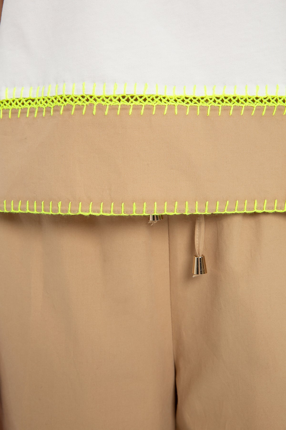 Neon Dikiş Detaylı Bluz