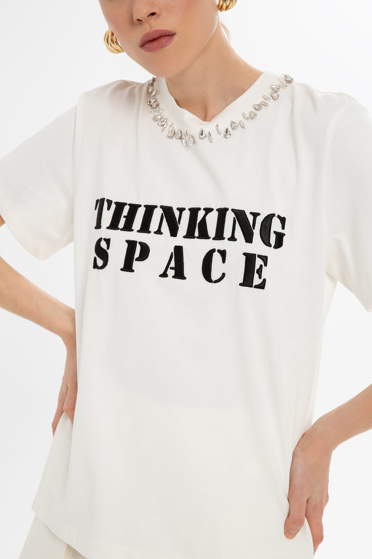 Yazı Detaylı İşlemeli T-shirt