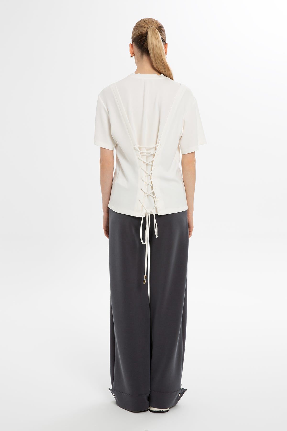 Arkası Bağcıklı T-shirt