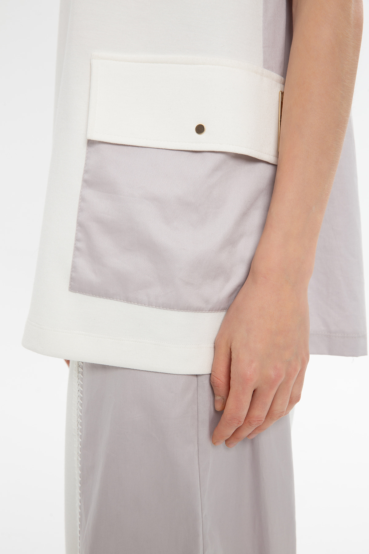 Sırtı Pencereli Kolsuz Bluz