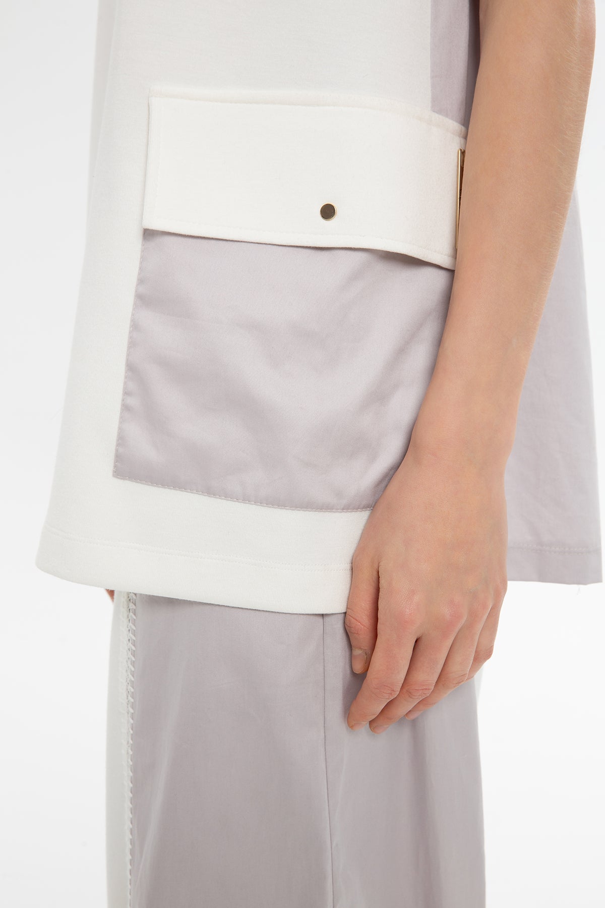 Sırtı Pencereli Kolsuz Bluz