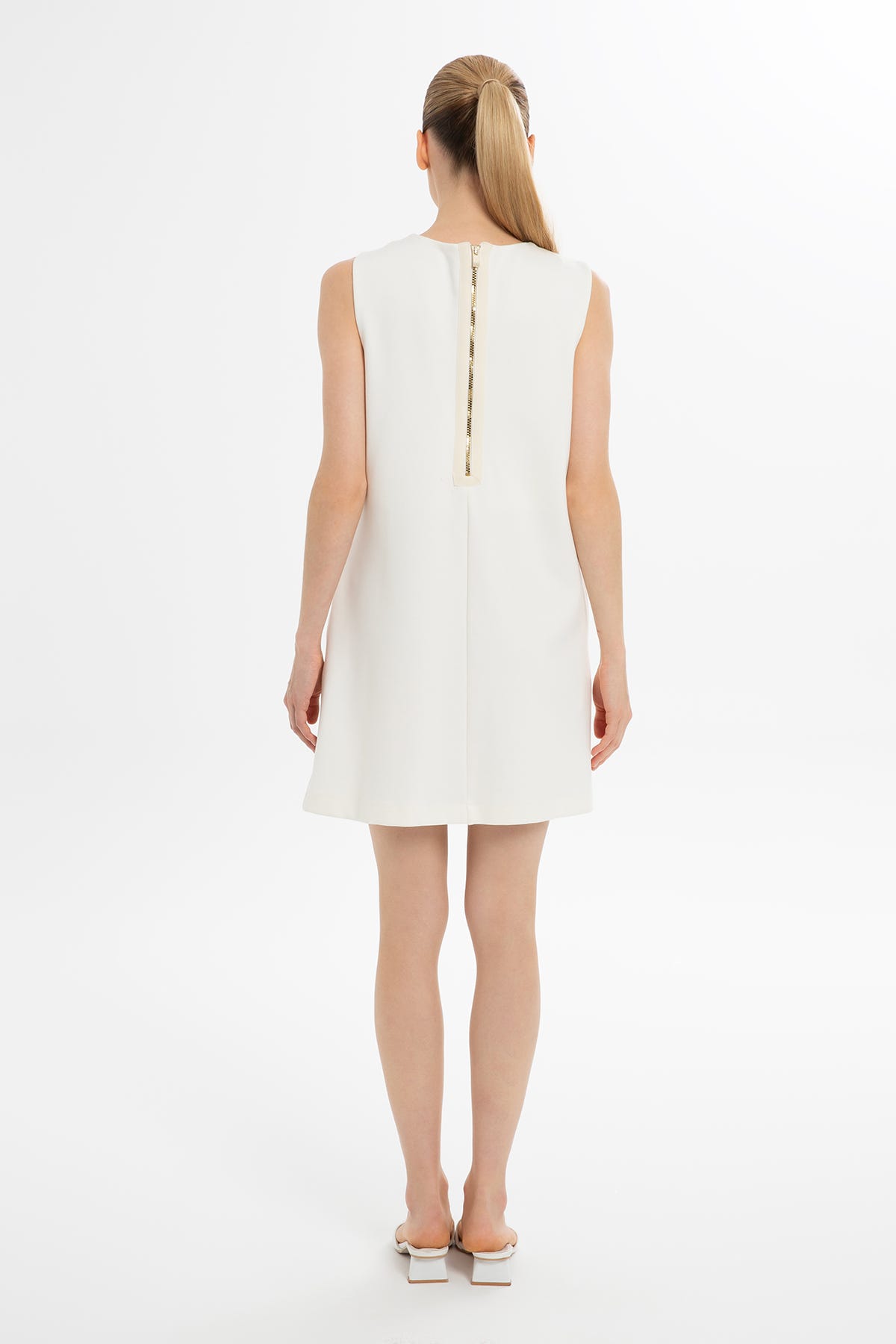 Fermuarlı Kolsuz Kısa Elbise