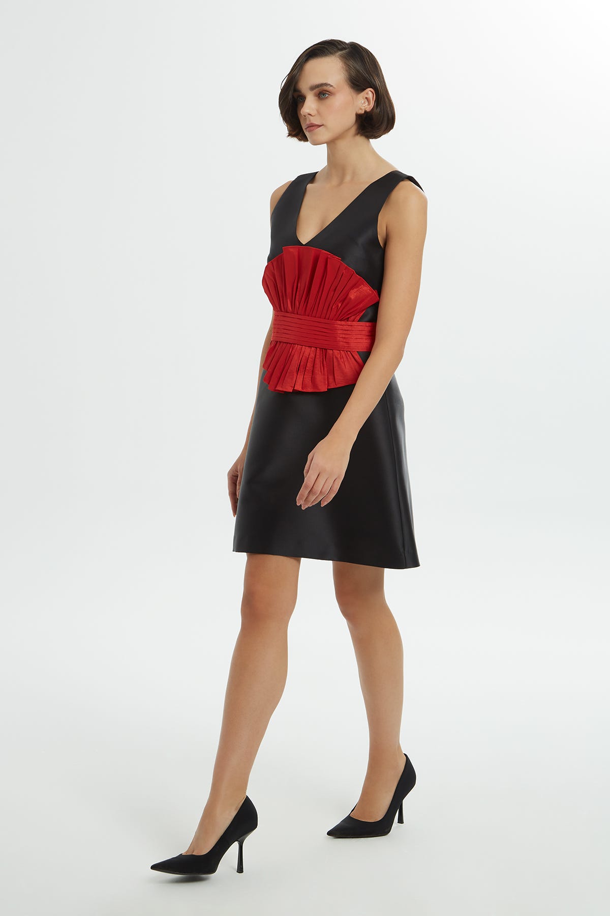 Pliseli Kemer Detaylı V Yaka Mini Elbise