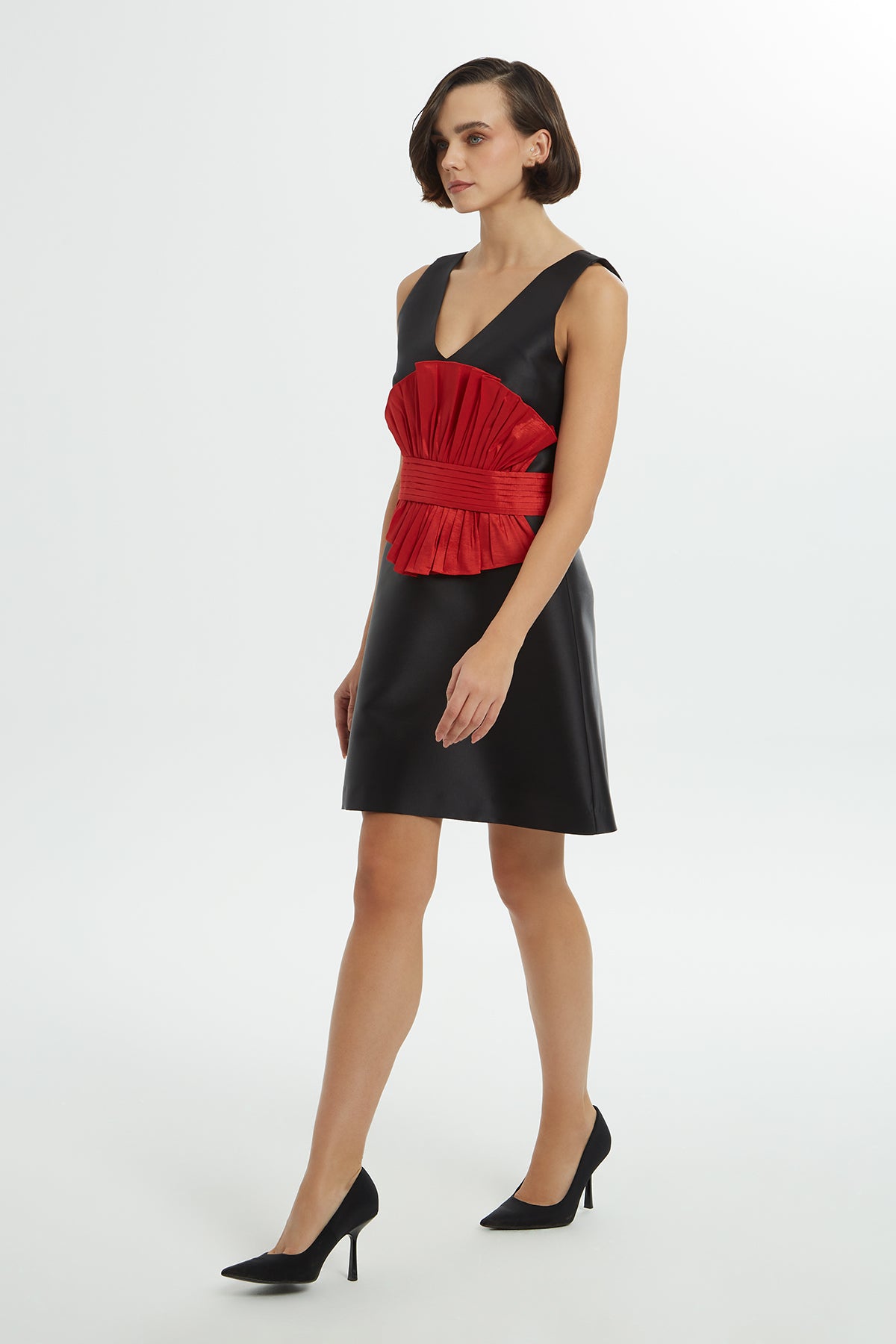 Pliseli Kemer Detaylı V Yaka Mini Elbise