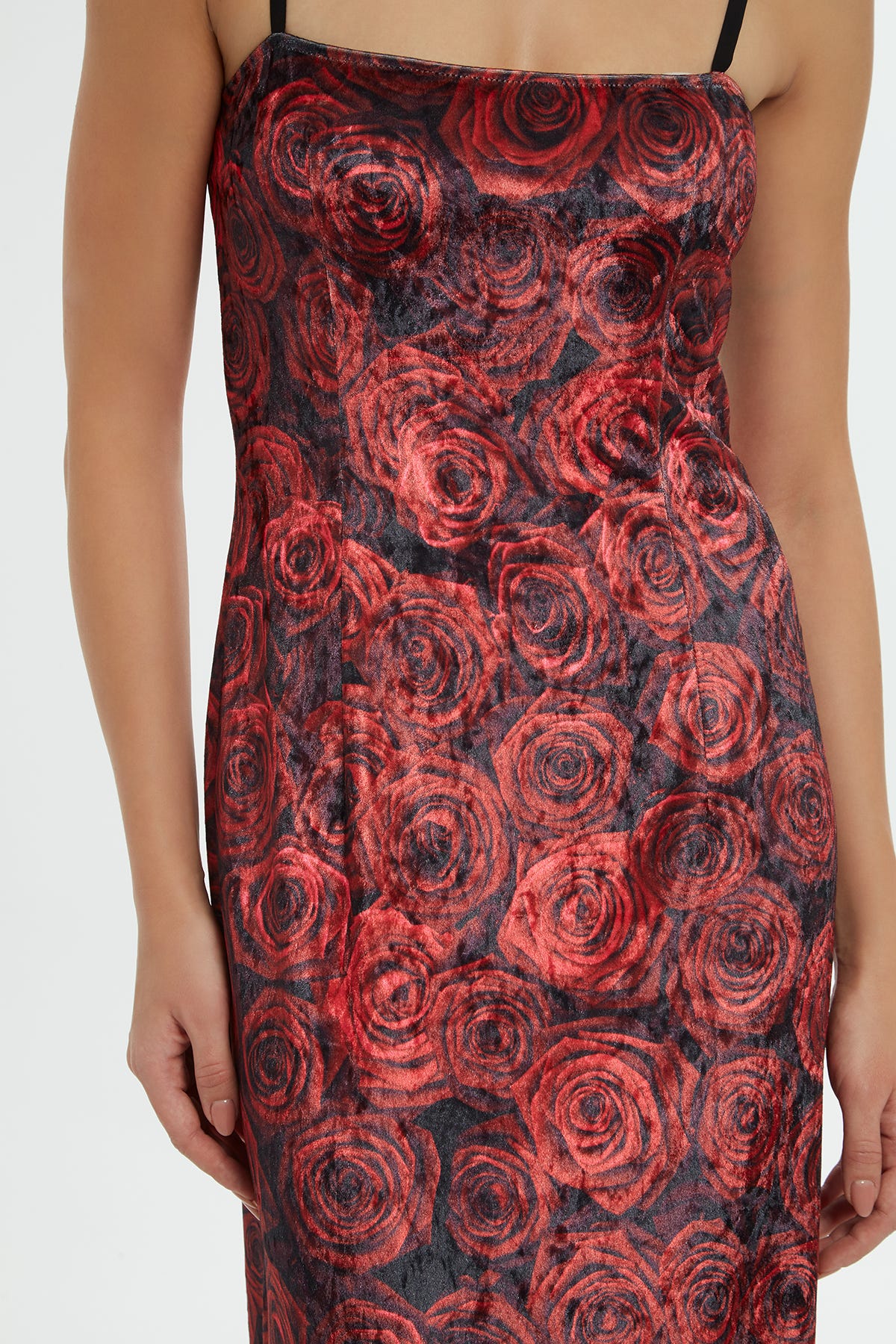 Askılı Yırtmaçlı Kadife Gül Desenli Maxi Elbise