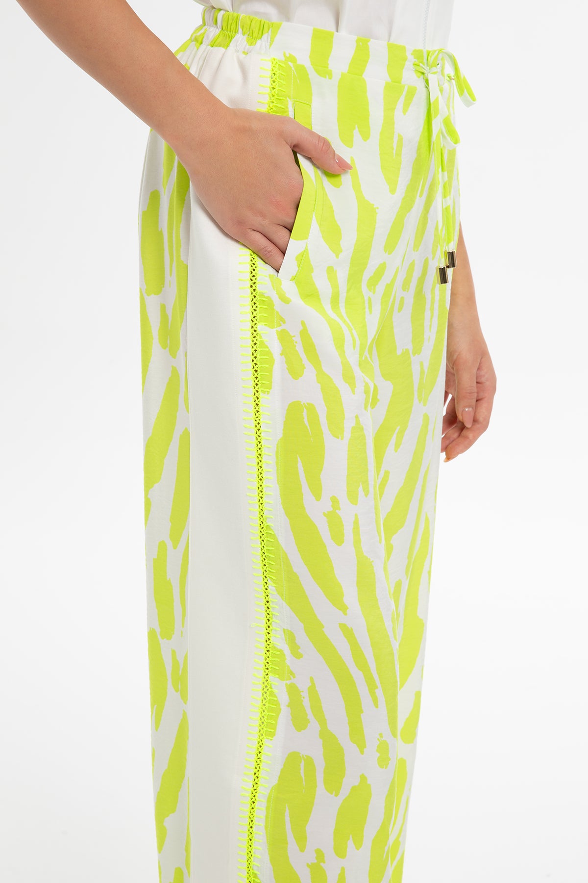 Rahat Kesim Neon Pantolon