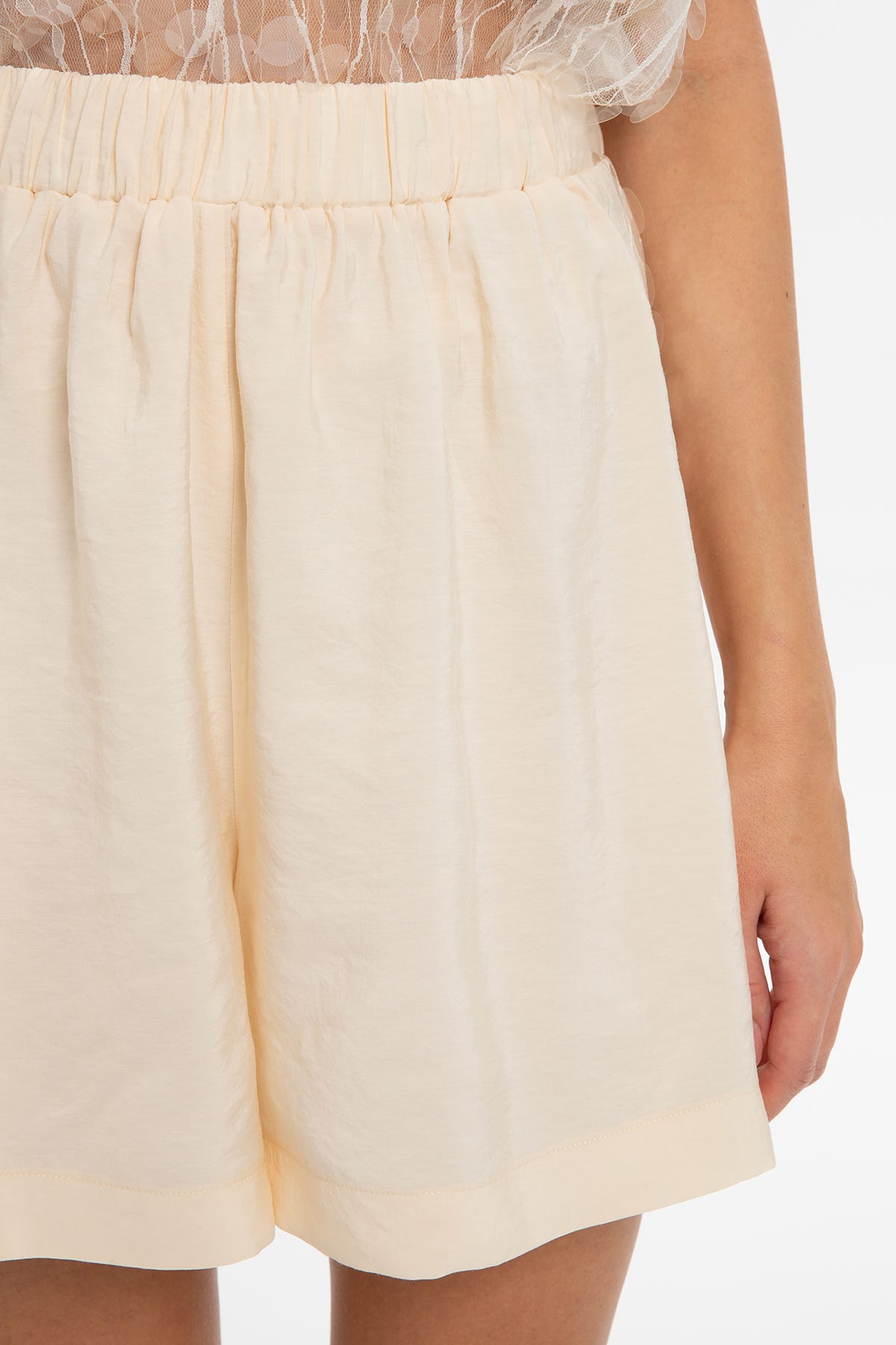 Pul Payet Detaylı Şort