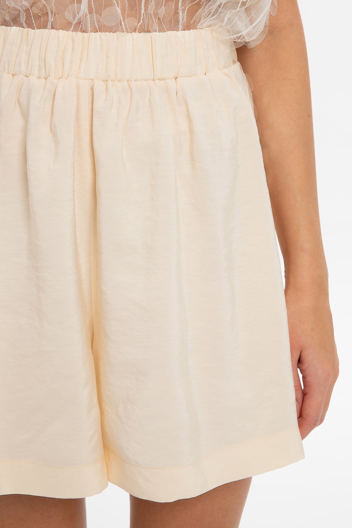 Pul Payet Detaylı Şort