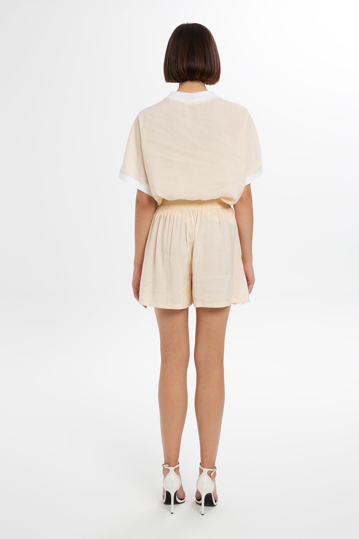 Saten Detaylı Nakışlı Şort