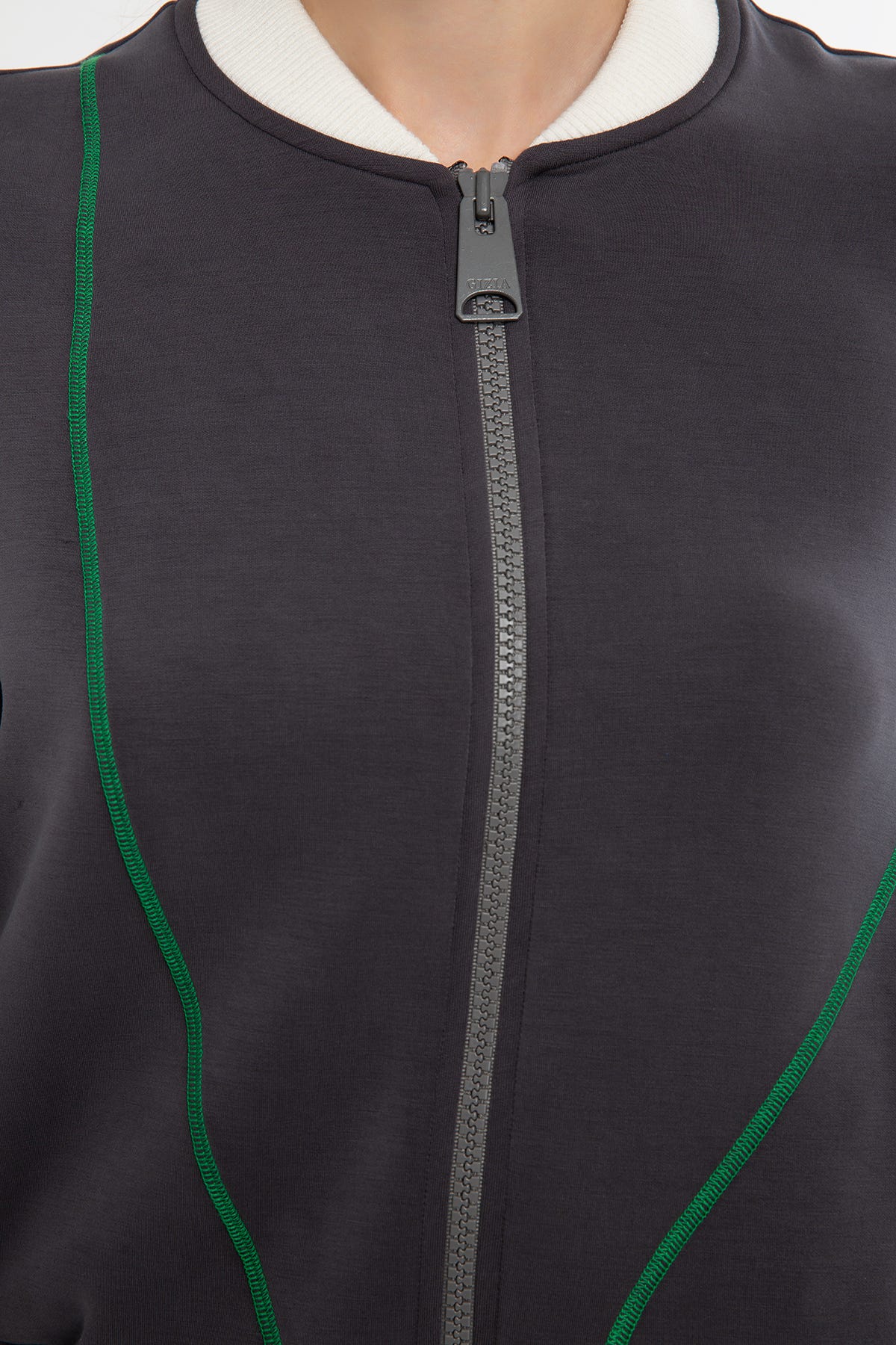 Dikiş Detaylı Nakışlı Ceket