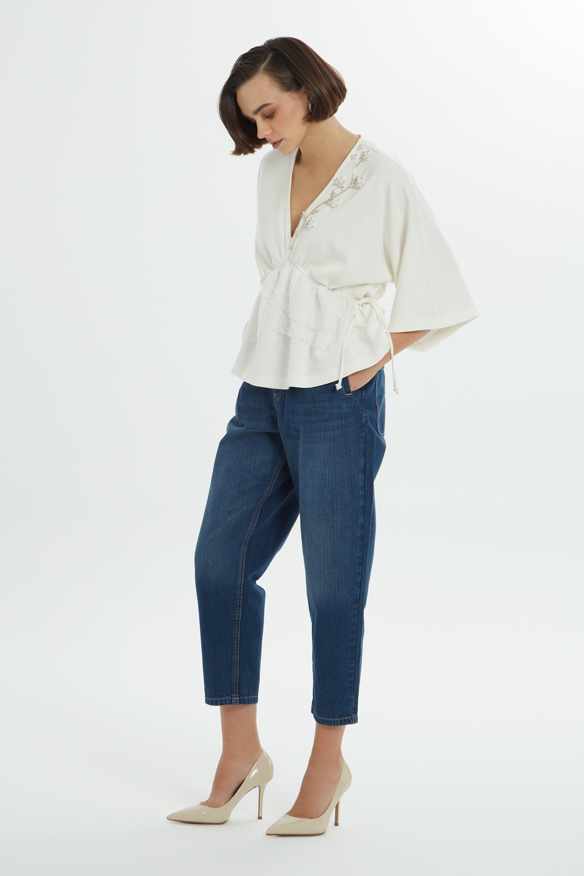 Dantelli V Yakalı Bluz