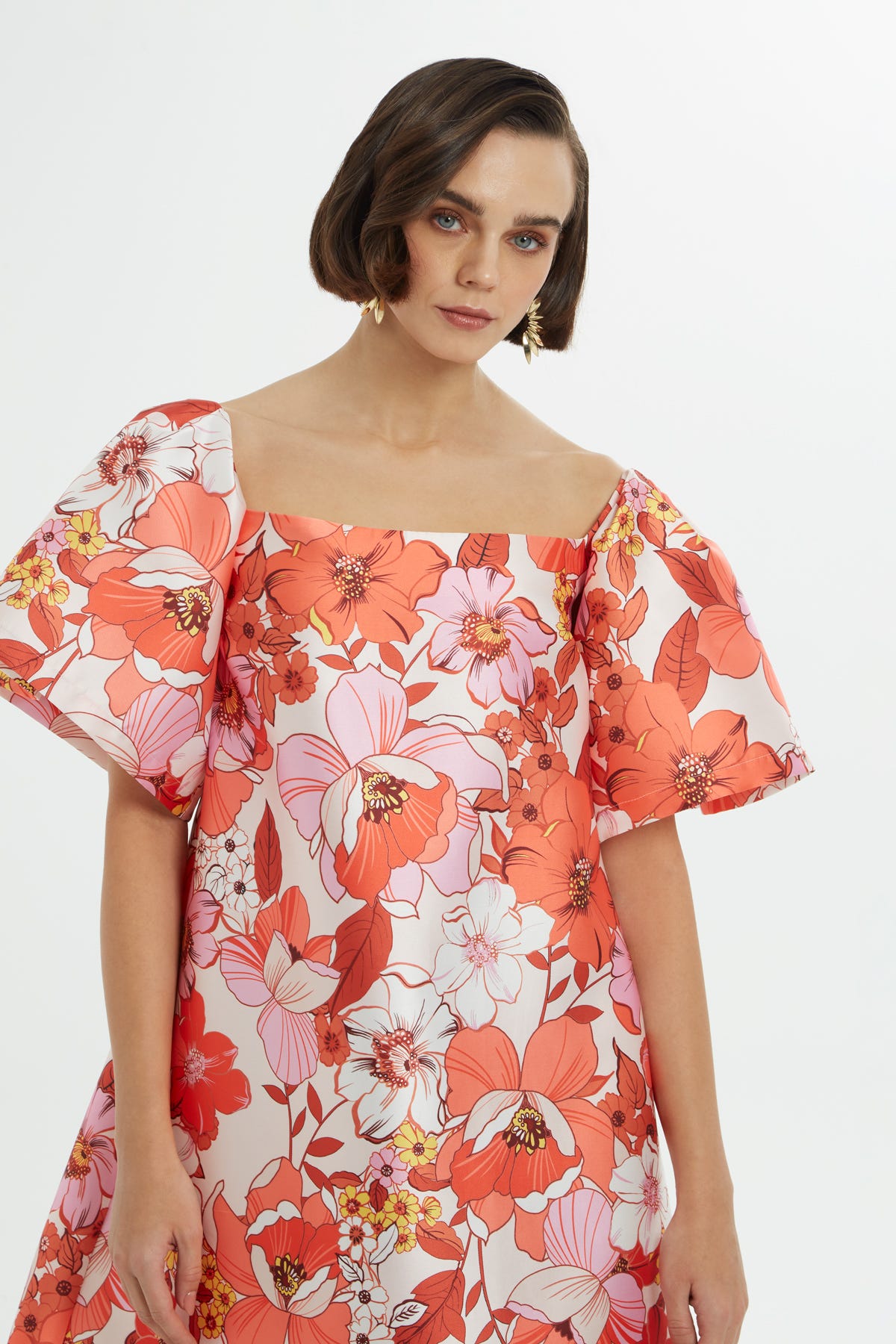 Omuzları Açık Desenli Renkli Midi Elbise