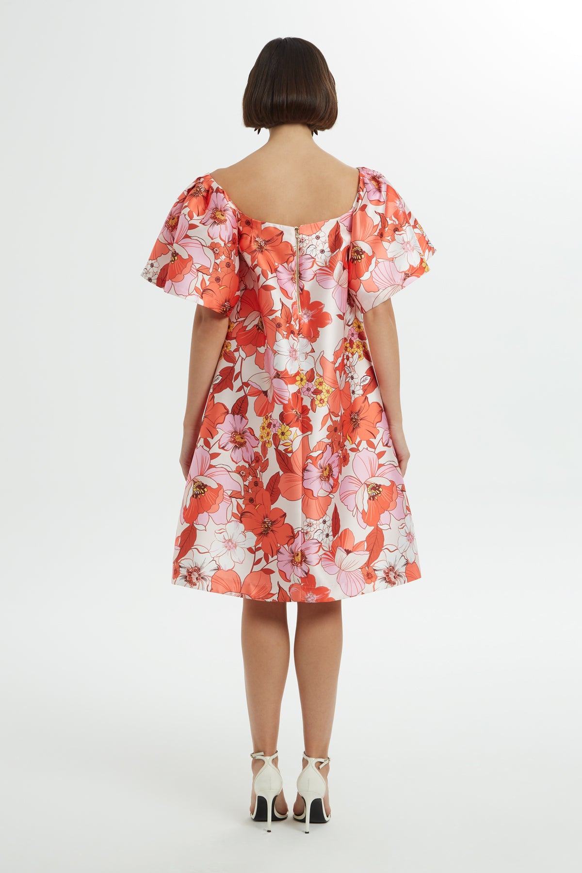 Omuzları Açık Desenli Renkli Elbise