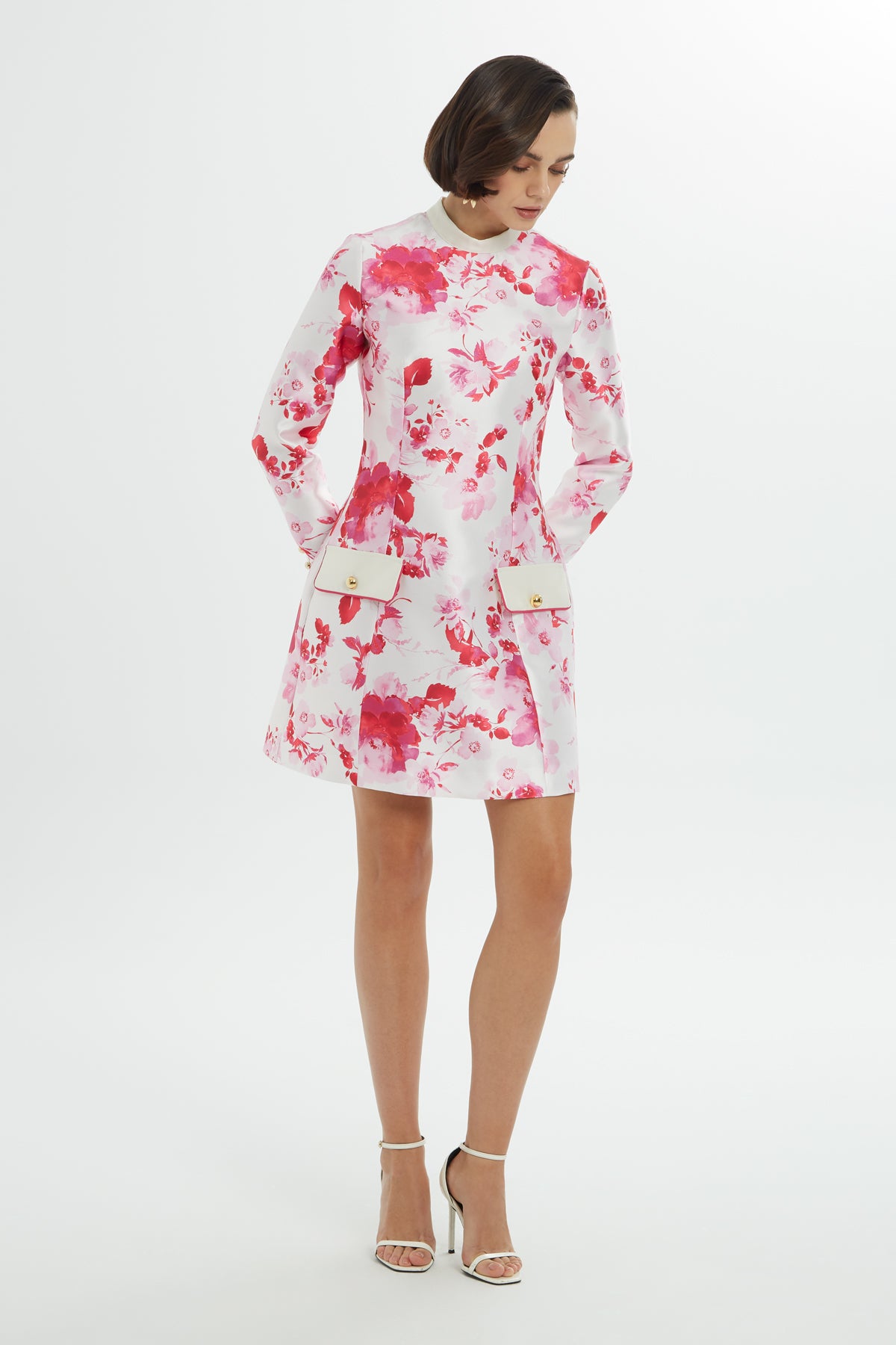 Dik Yakalı Desenli Diz Üstü Elbise