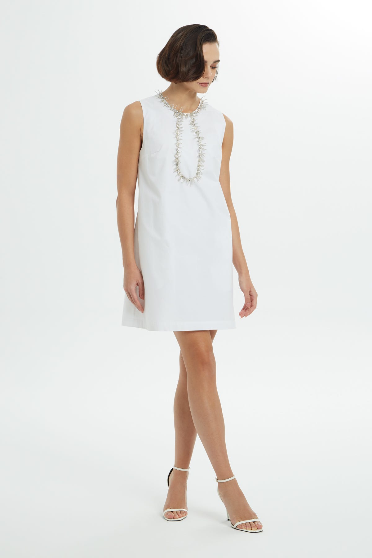 Ve Boncuk İşlemeli Kısa Elbise