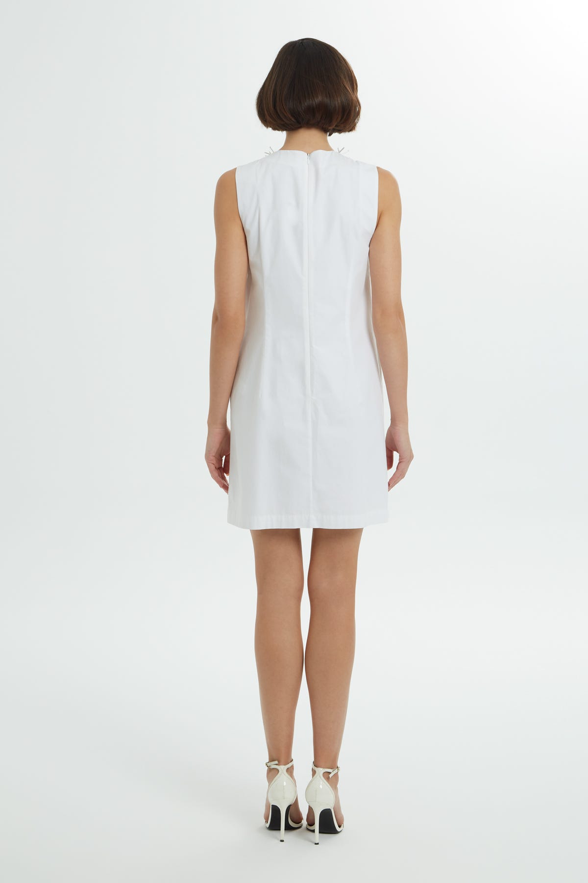 Ve Boncuk İşlemeli Kısa Elbise