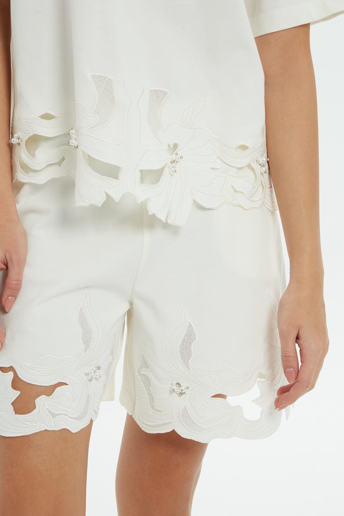 Etek Ucu Desenli T-shirt