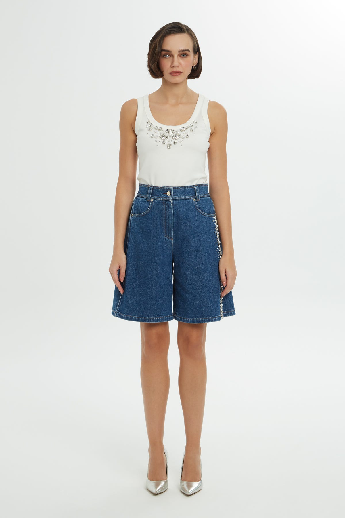 İşleme Detaylı Denim Şort