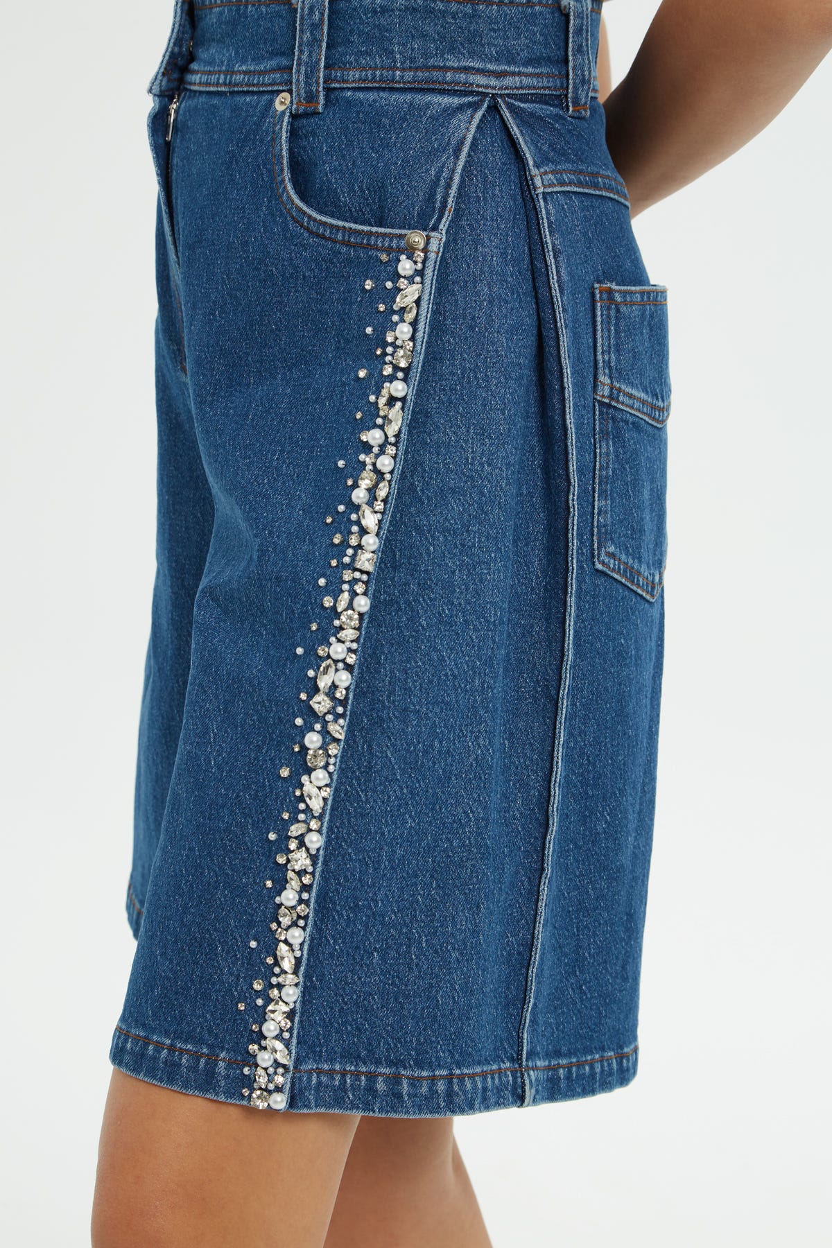 İşleme Detaylı Denim Şort