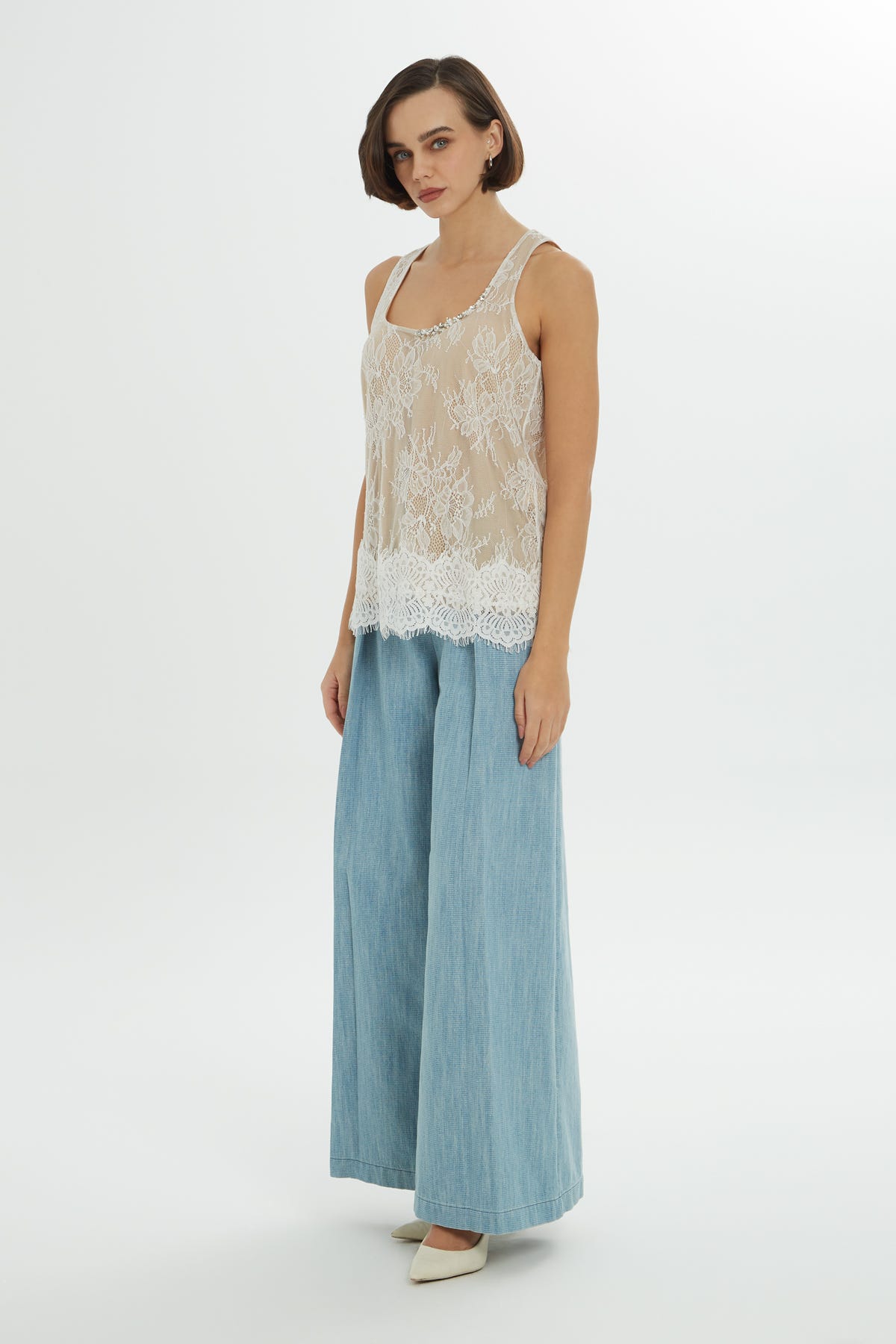 İşlemeli Dantelli Bluz