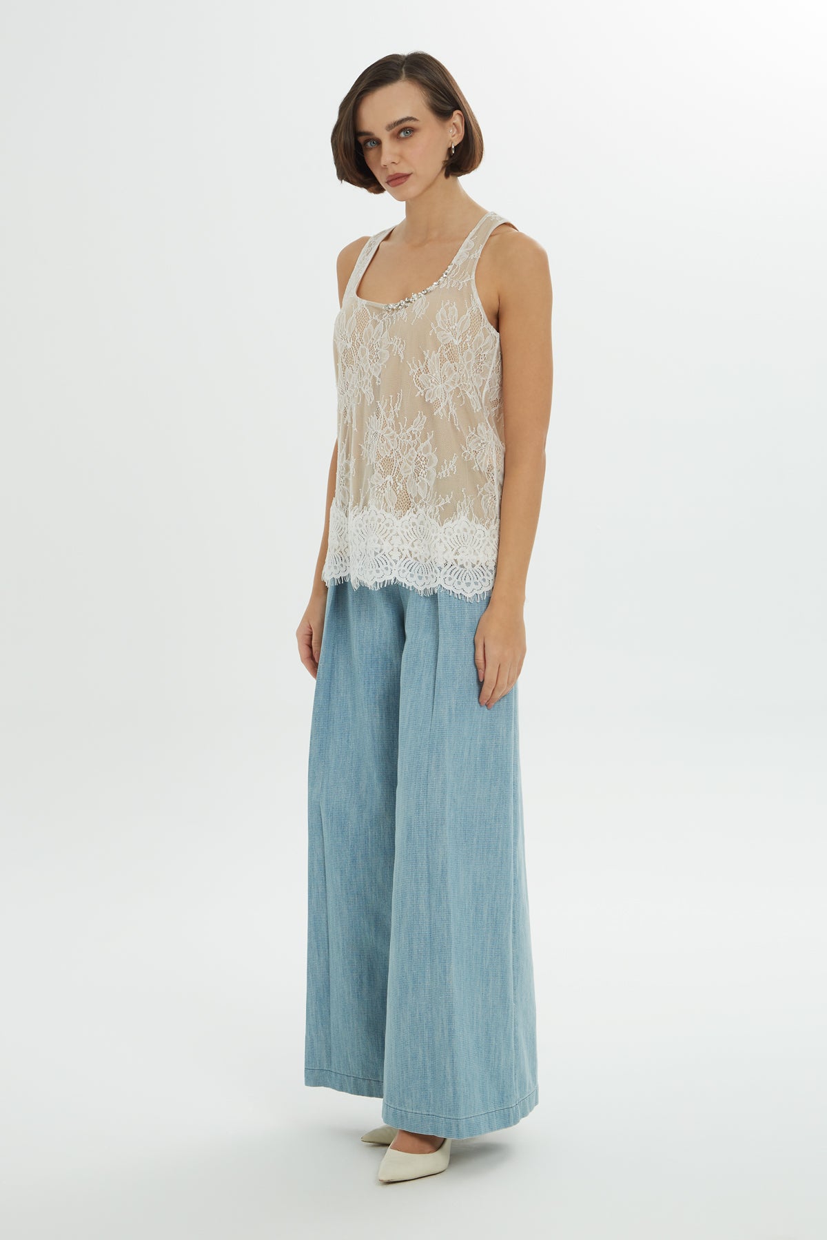 İşlemeli Dantelli Bluz