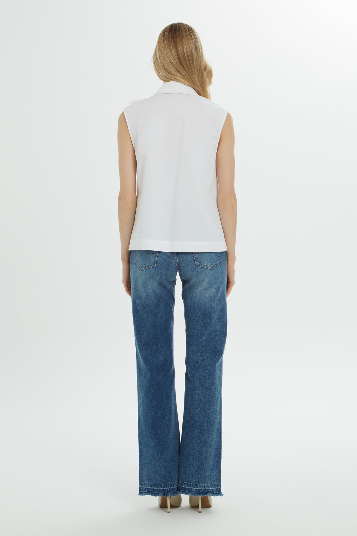 Yakası Pilise Aksesuarlı Çıkarılabilir Kolsuz Gömlek