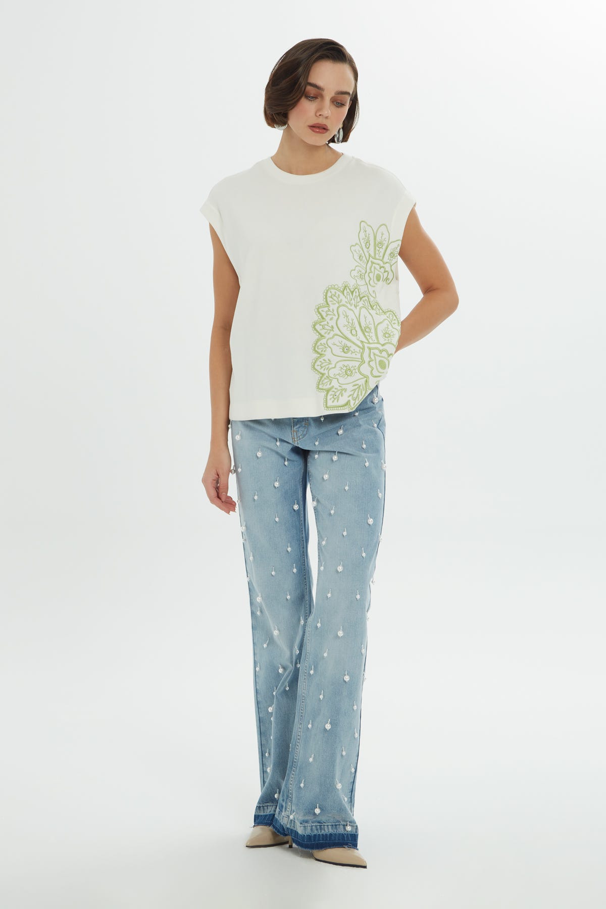 Ön Beden Nakışlı Ve Baskılı T-shirt