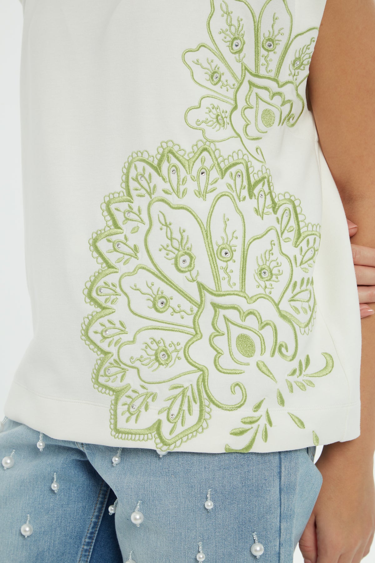 Ön Beden Nakışlı Ve Baskılı T-shirt