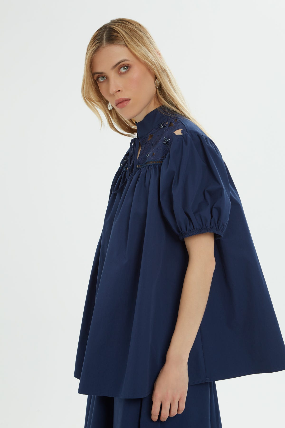 Dik Yakalı Poplin Gömlek