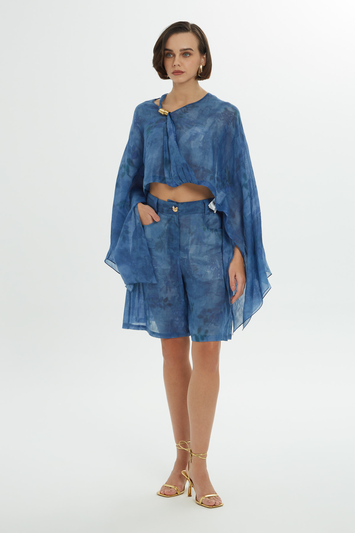 Geniş Kollu V Yakalı Bluz