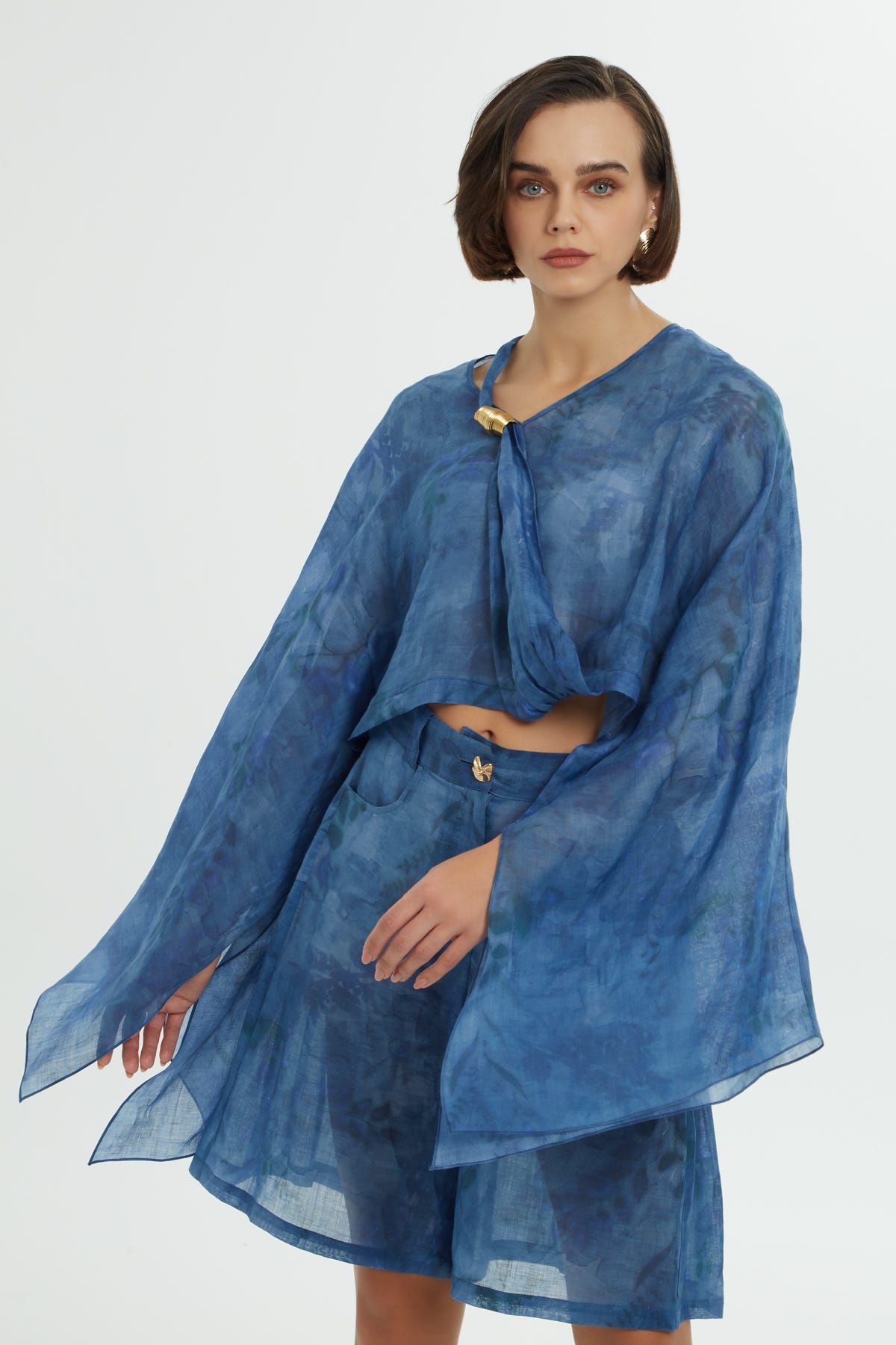 Geniş Kollu V Yakalı Bluz