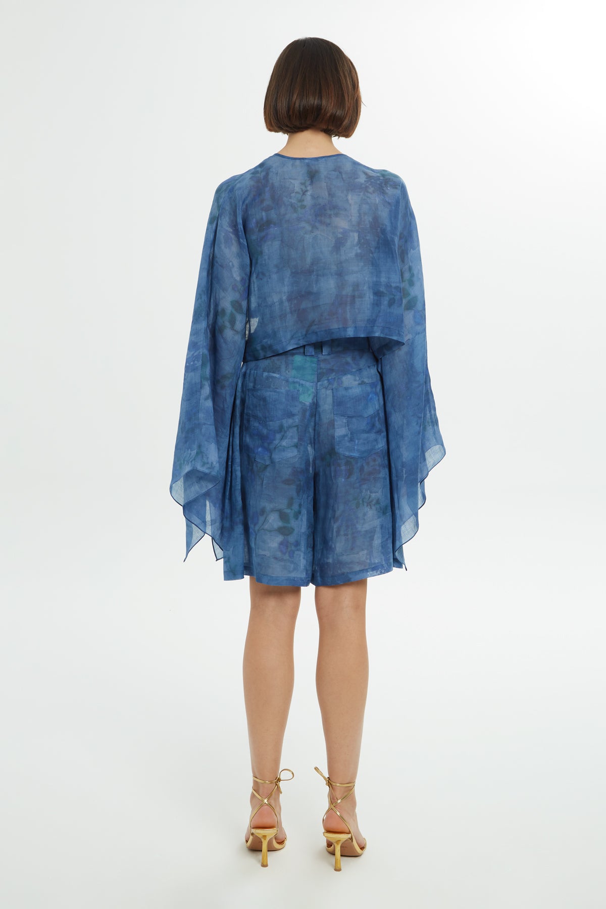 Geniş Kollu V Yakalı Bluz