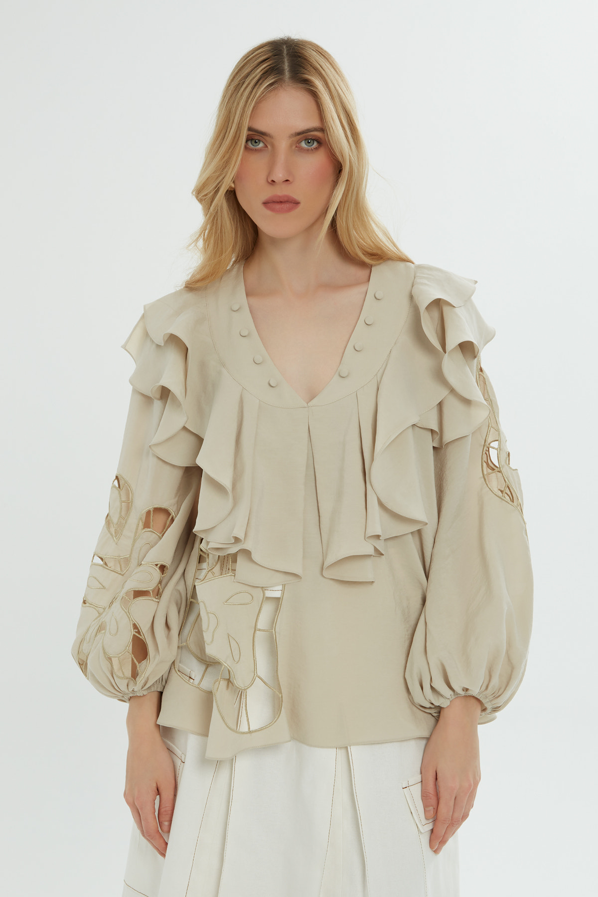 Fırfır Ve Nakış Detaylı Bluz