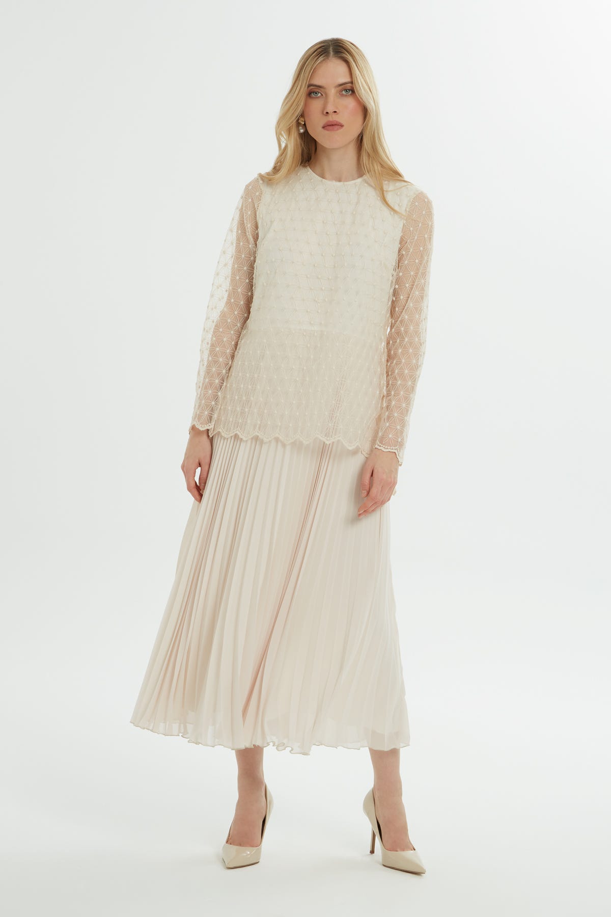 Kolu Tül Detaylı Pliseli Midi Elbise