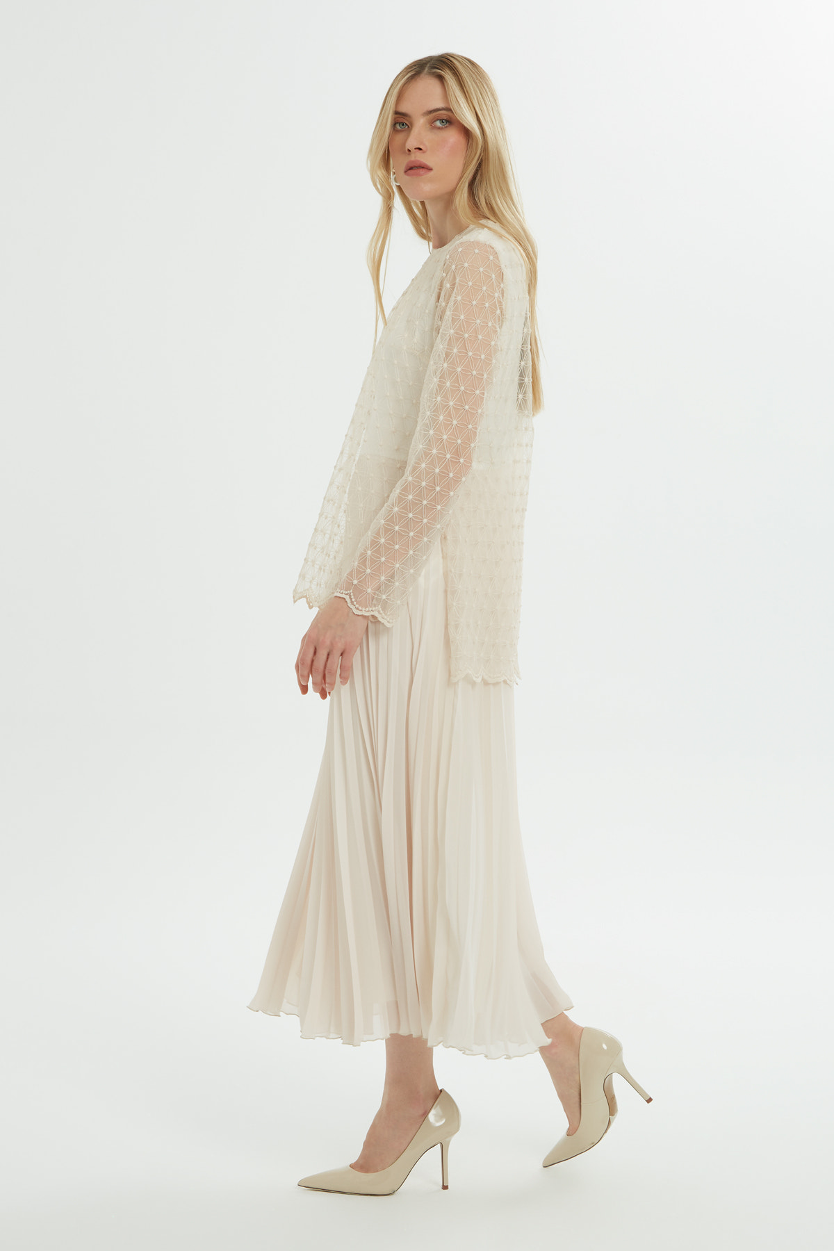 Kolu Tül Detaylı Pliseli Midi Elbise