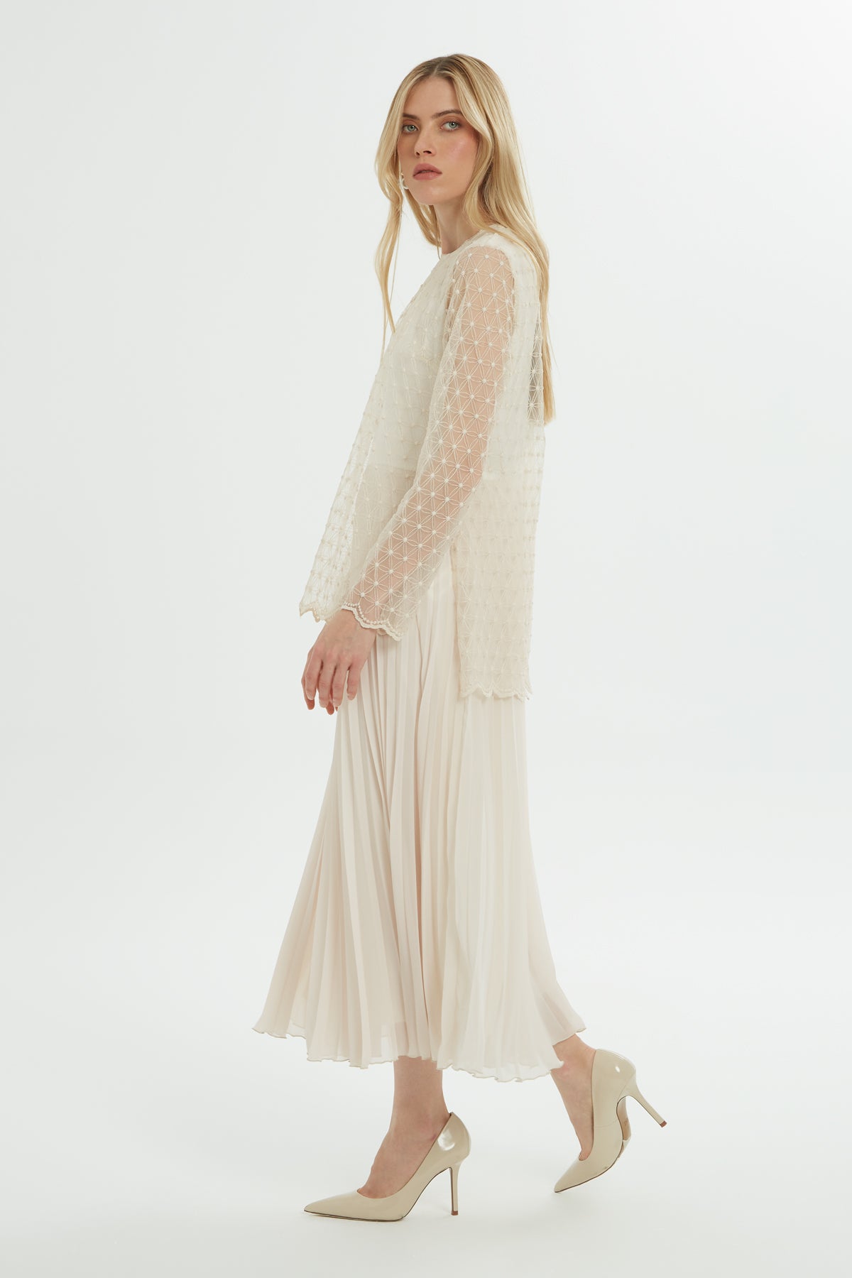 Kolu Tül Detaylı Pliseli Midi Elbise