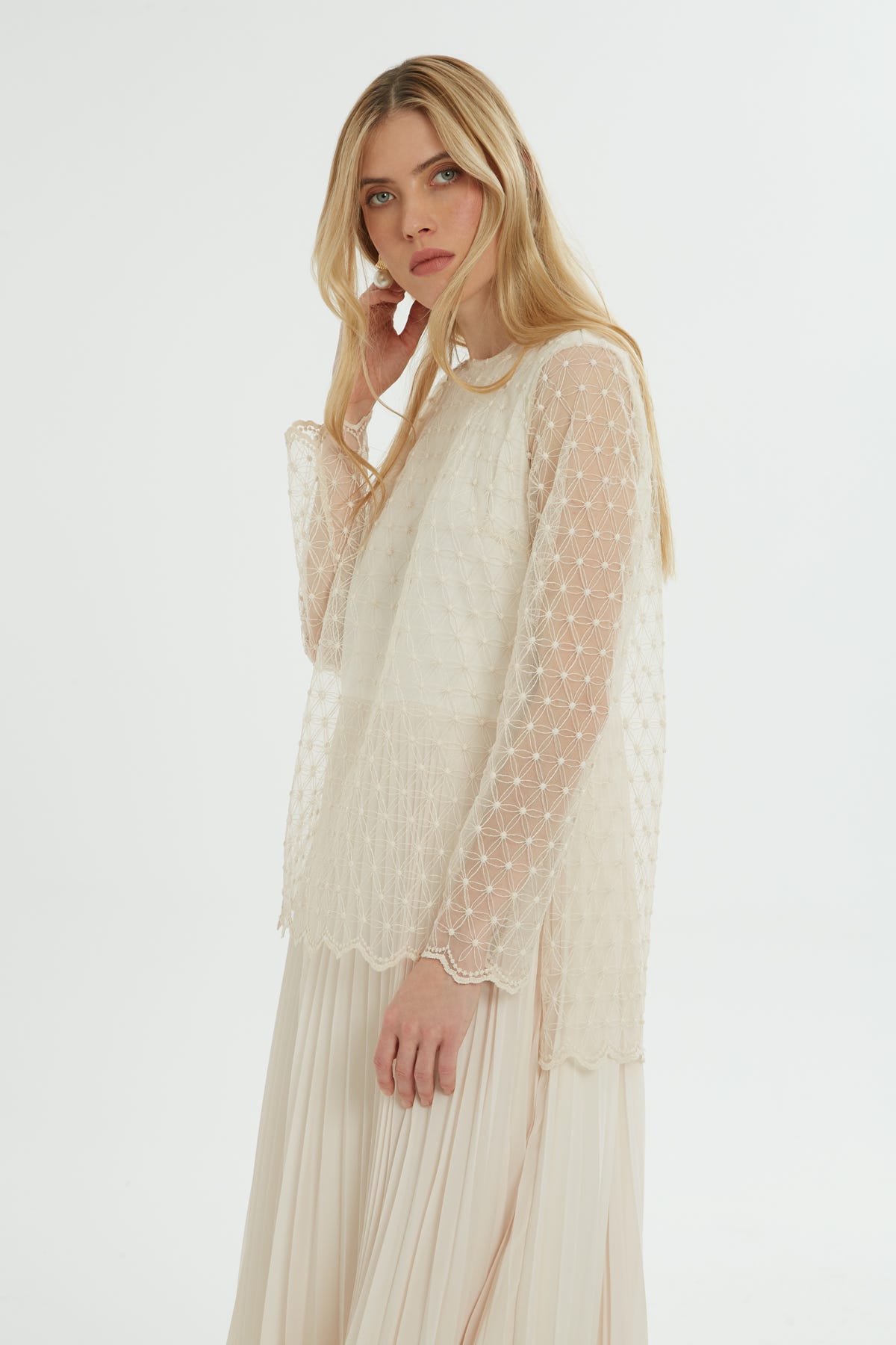 Kolu Tül Detaylı Pliseli Midi Elbise