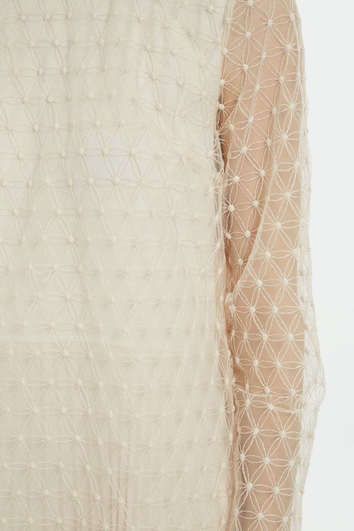 Kolu Tül Detaylı Pliseli Midi Elbise