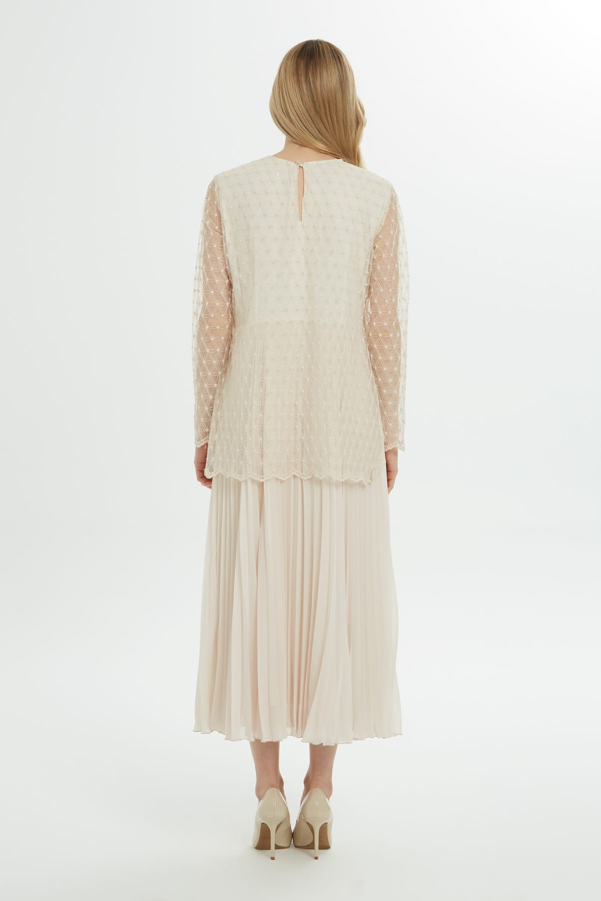 Kolu Tül Detaylı Pliseli Midi Elbise